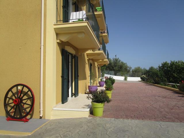 Apsedes Studios Trapezaki  Luaran gambar