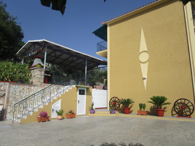 Apsedes Studios Trapezaki  Luaran gambar